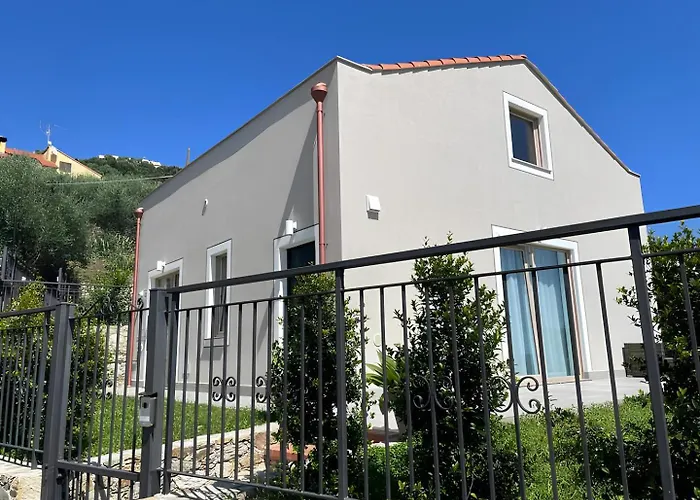 Nyaraló Villino Panoramico Finale Ligure